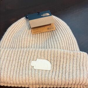 NWT * The North Face Cream Ribbed Cuffed Beanie with Logo Patch